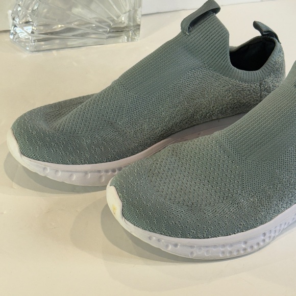 Avia Gray Athletic Shoes - Picture 15 of 16